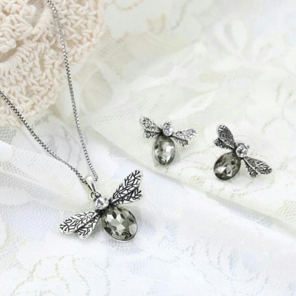 Dragon fly / Bee Pendant and Earring Set - Picture 2 of 6